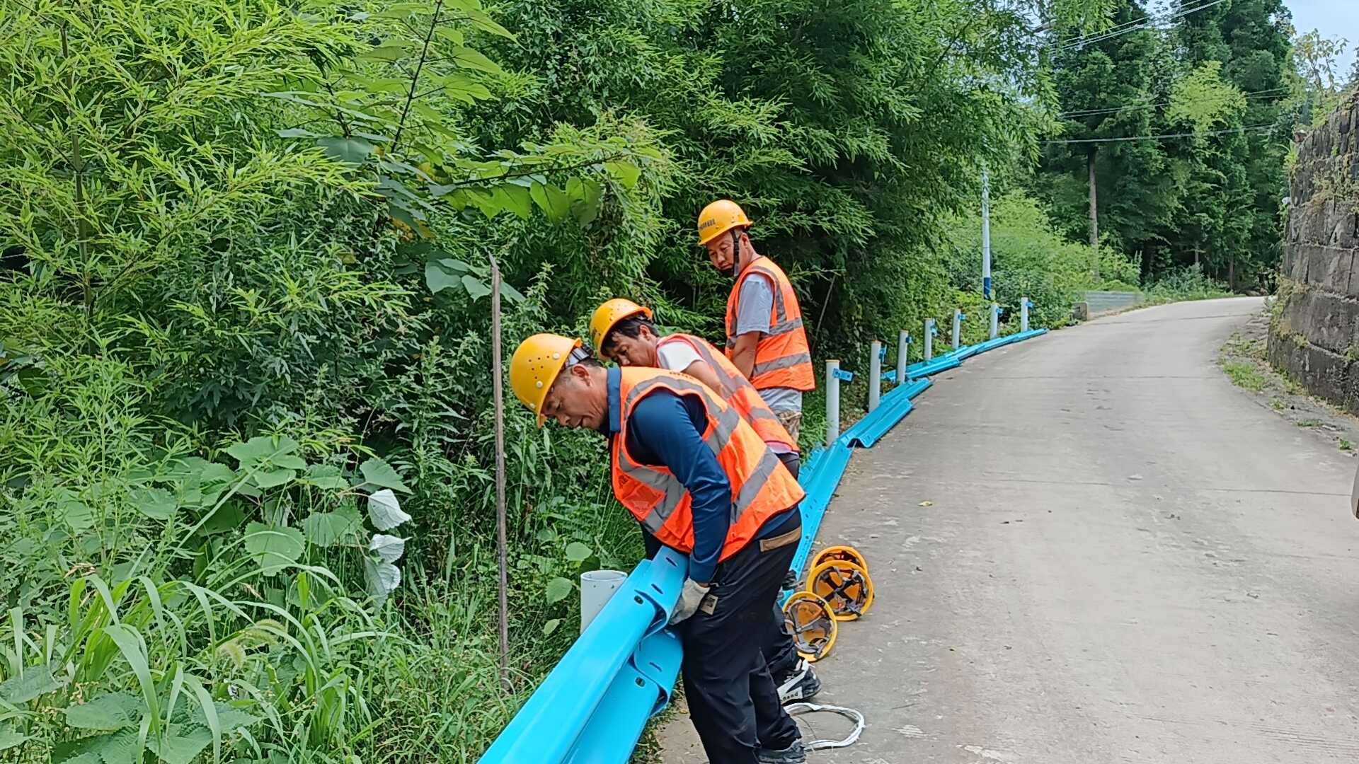 贵阳养护总站农村路安防工程.jpg
