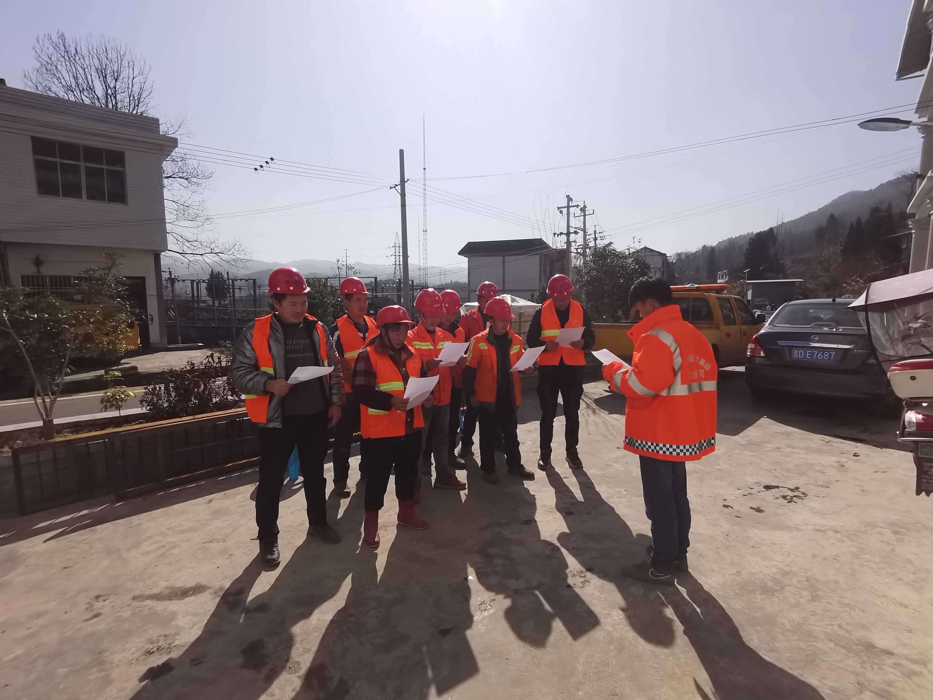 万山区深冲至敖寨公路改扩建工程项目.jpg