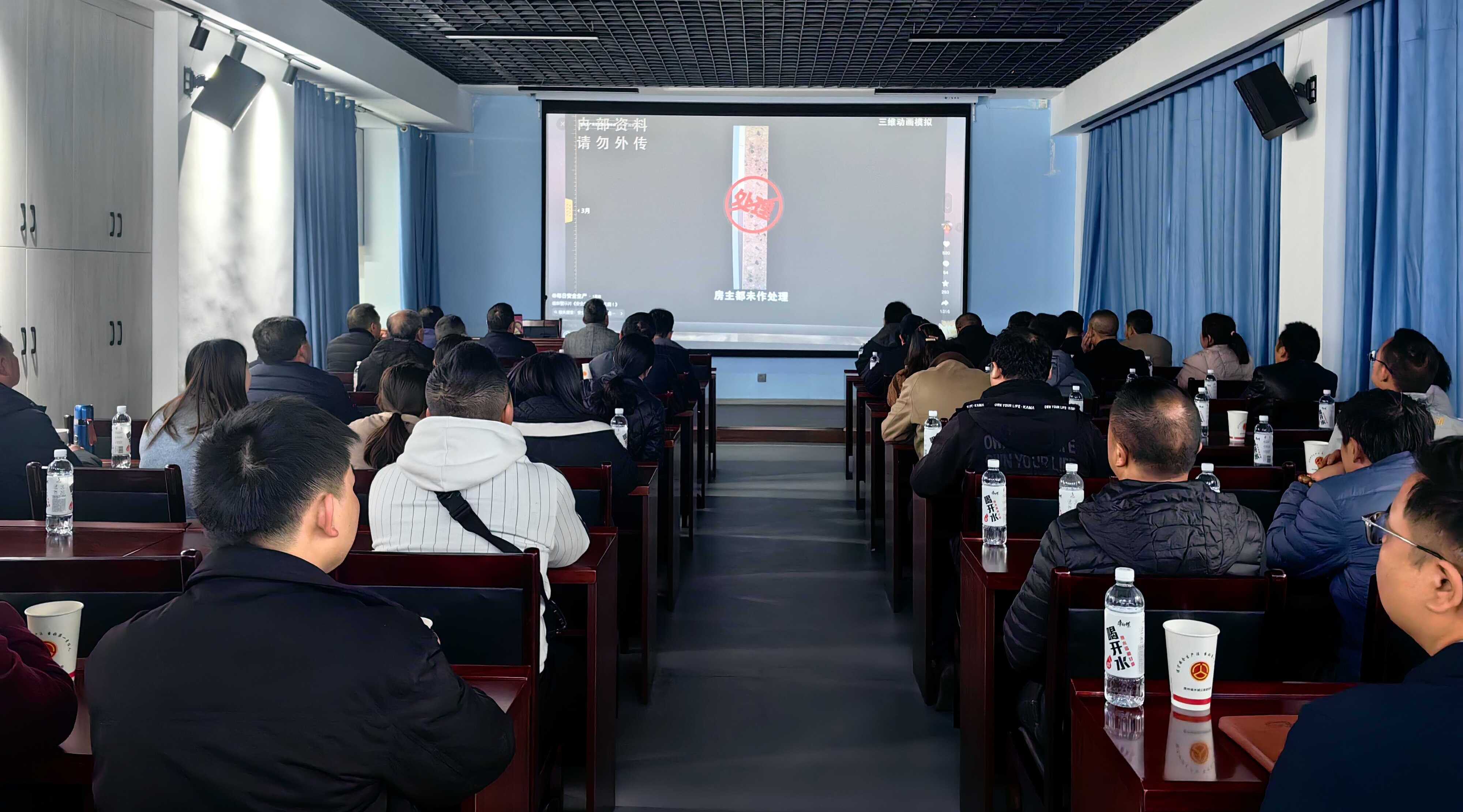 观看警示案例.jpg