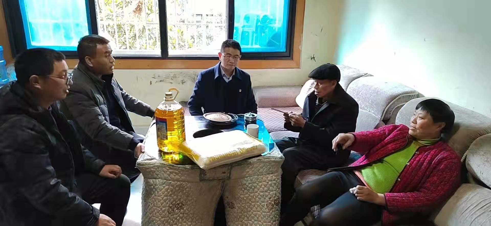 走访慰问困难党员.jpg