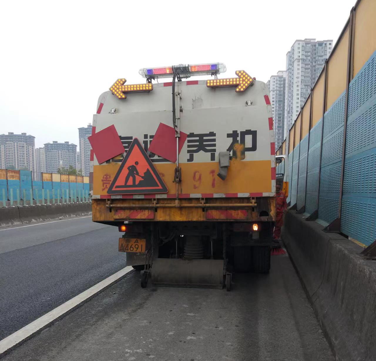 路面清扫作业_副本.jpg