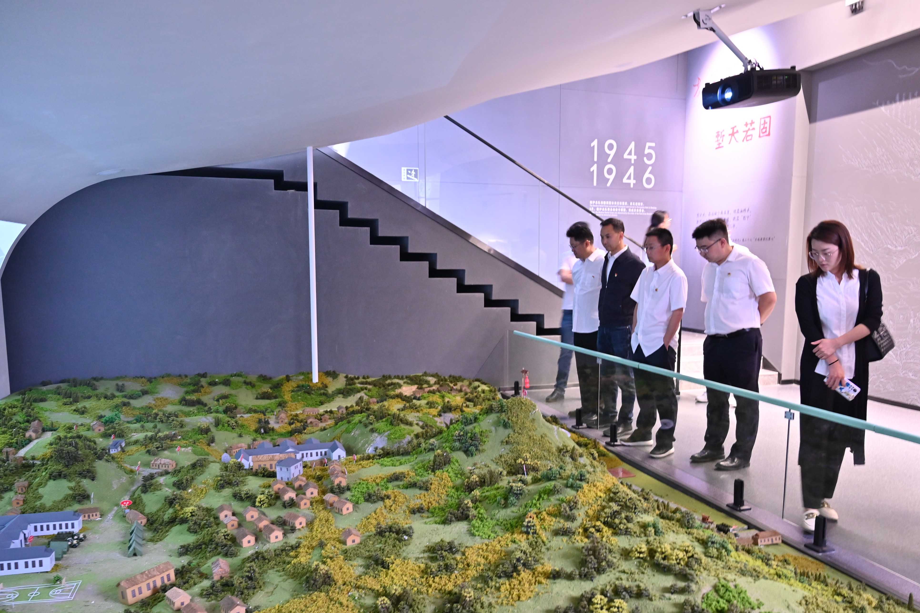 参观图云关抗战时期地形地貌实景.jpg