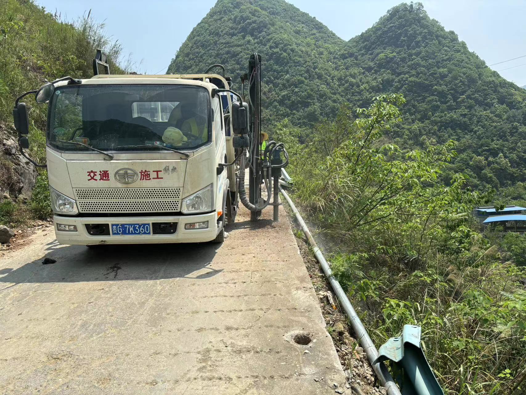 安顺养护总站紫云县农村公路安防工程.jpg