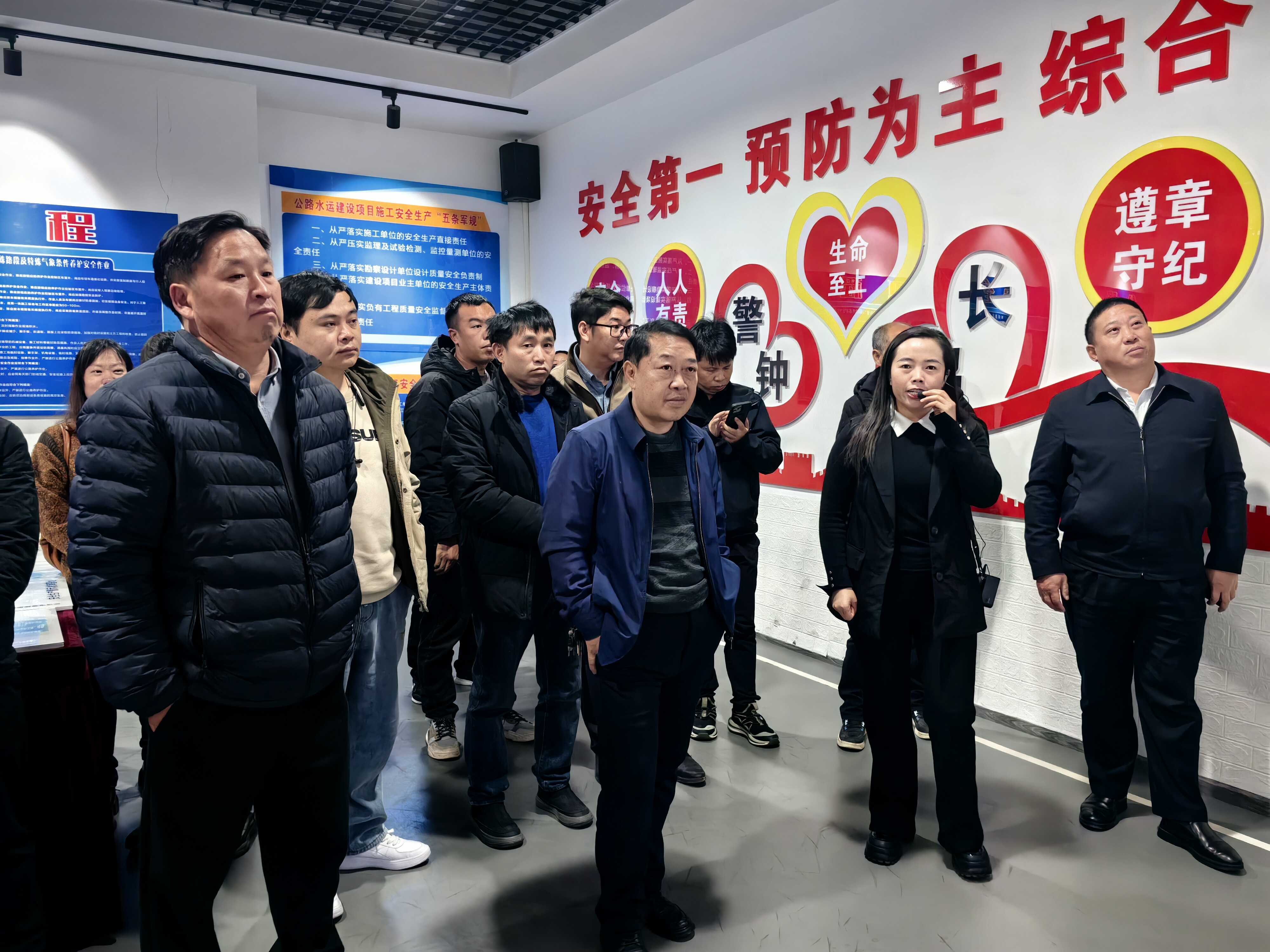 参观警示教育基地.jpg